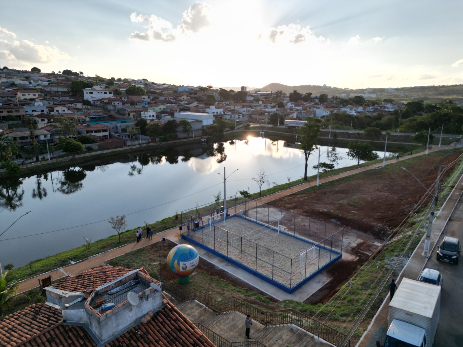 Prefeitura inaugura quadra de areia no Parque Eldorado e anuncia novos investimentos no espaço